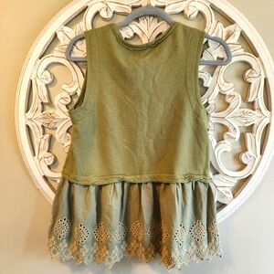 True Craft Green Eyelet Tank Top. Small